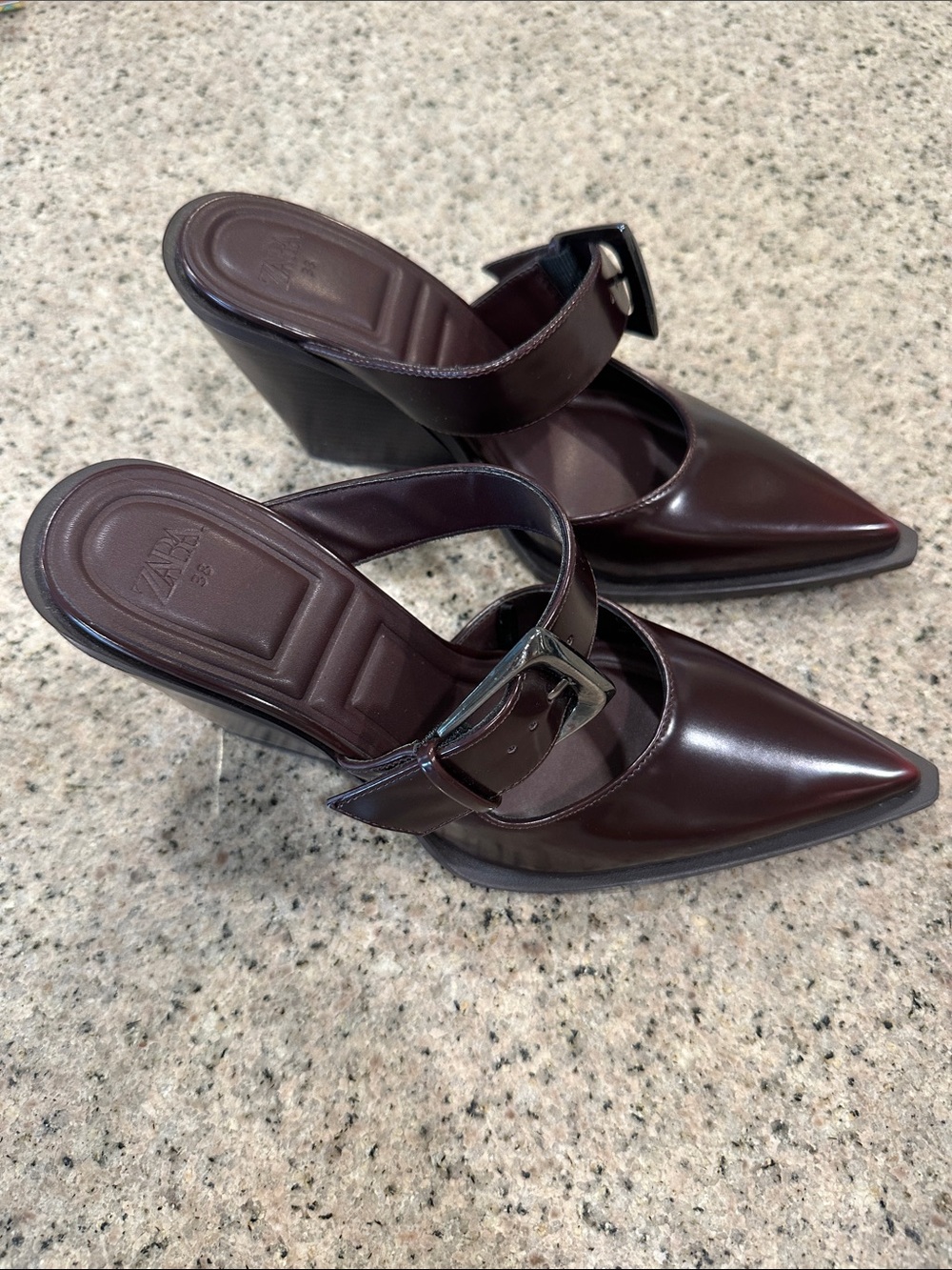 Zara Women's Pointed Buckle Mule